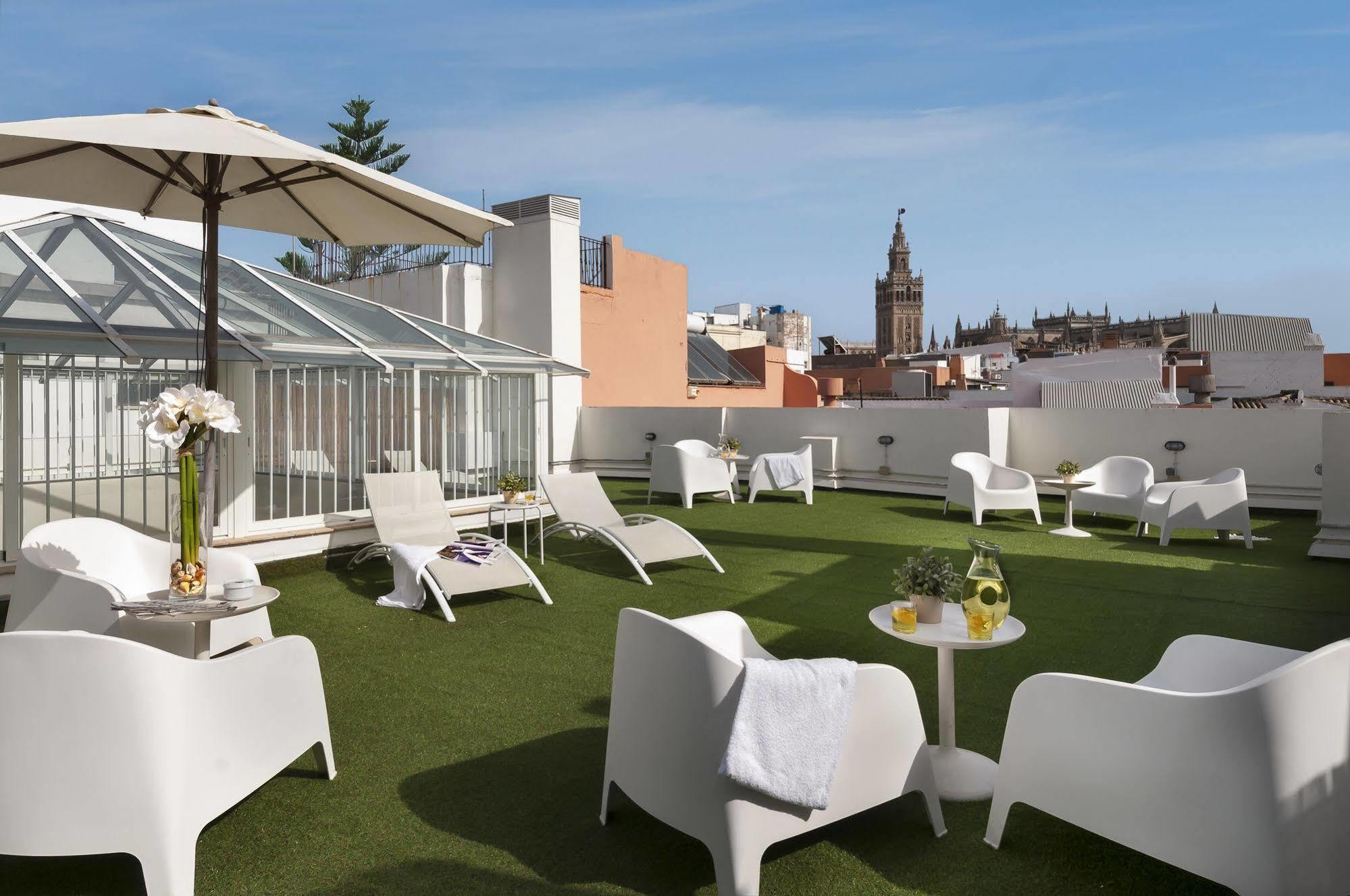 Suites Sevilla Plaza Exterior photo